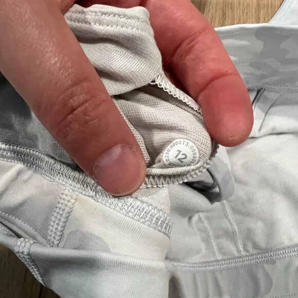 LuLuLemon Grey Camo Army Print Sports Bra Strappy Racerback Size 12 - Picture 5 of 5